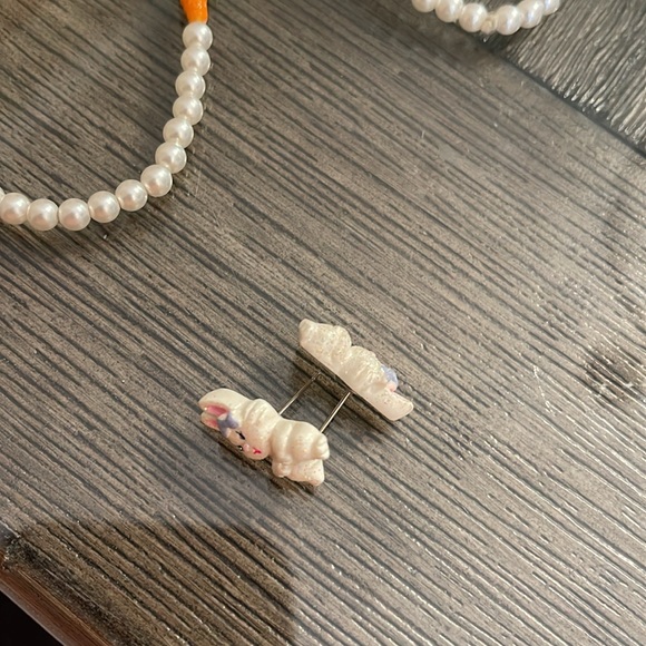 Vintage Resin Rabbit Earrings with Elastic Faux Pearl & Carrot Necklace - Picture 5 of 15